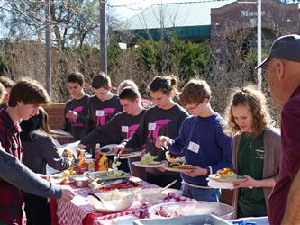 students getting lunch
